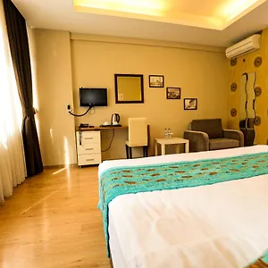 Otel Retropera